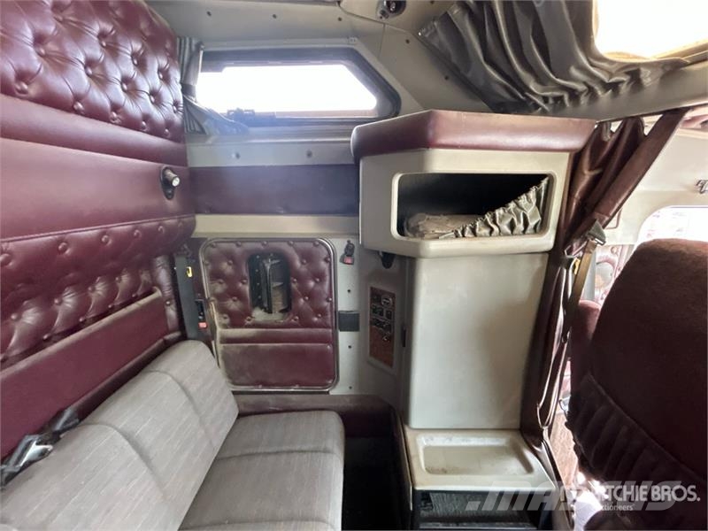 Kenworth W900L Vetopöytäautot