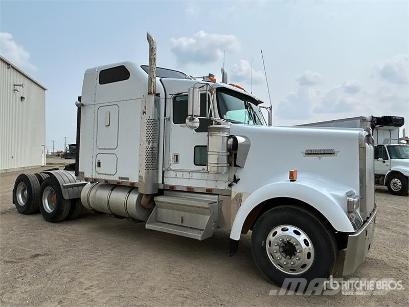 Kenworth W900L Vetopöytäautot