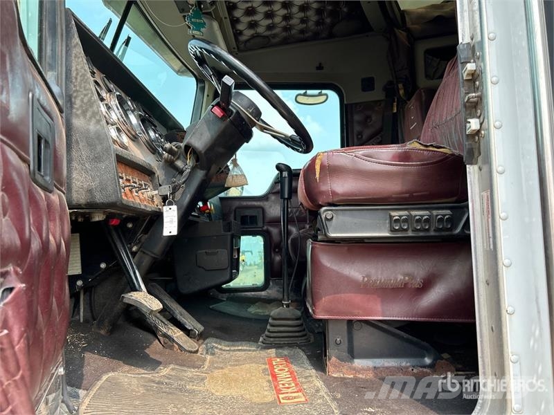 Kenworth W900L Vetopöytäautot