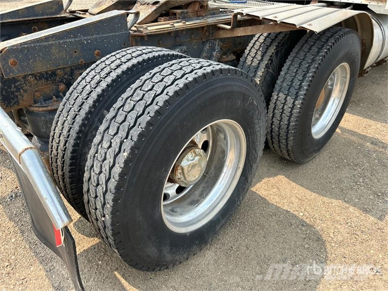 Kenworth W900L Vetopöytäautot