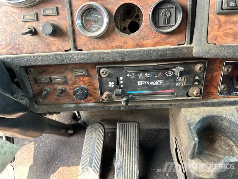 Kenworth W900L Vetopöytäautot