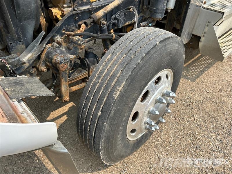 Kenworth W900L Vetopöytäautot