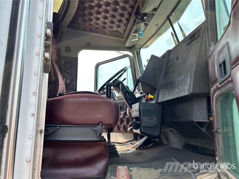 Kenworth W900L Vetopöytäautot