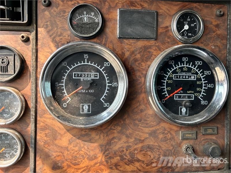 Kenworth W900L Vetopöytäautot