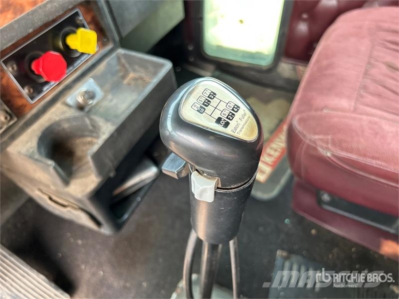 Kenworth W900L Vetopöytäautot