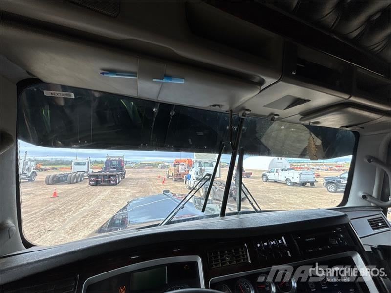 Kenworth W900L Vetopöytäautot