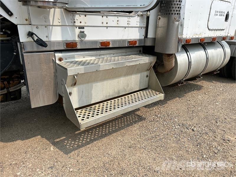 Kenworth W900L Vetopöytäautot