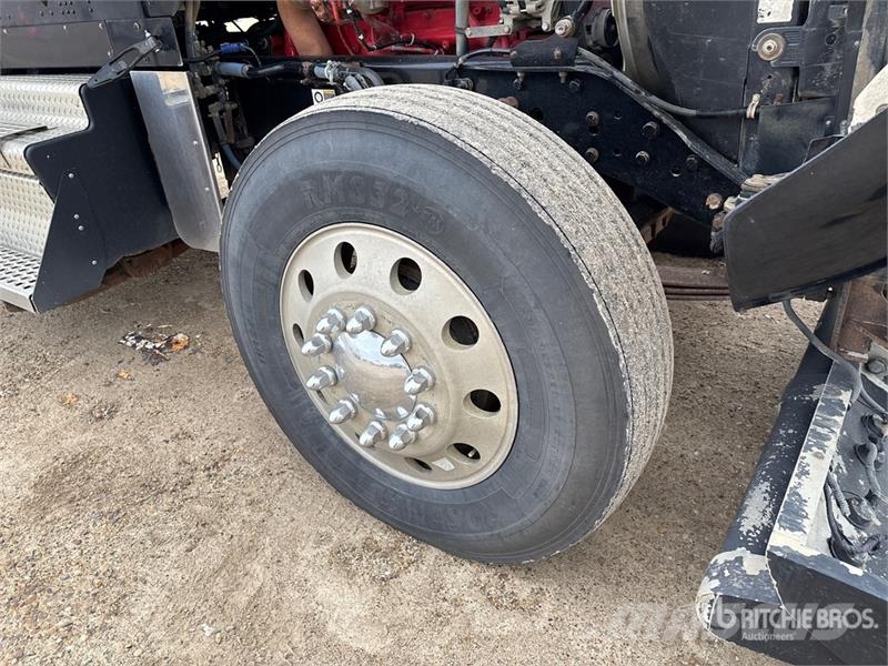 Kenworth W900L Vetopöytäautot