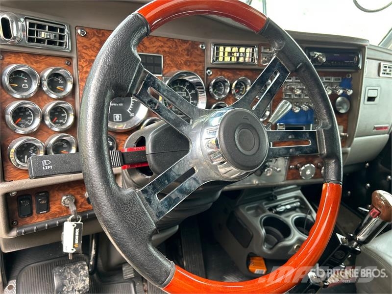 Kenworth W900L Naudoti vilkikai