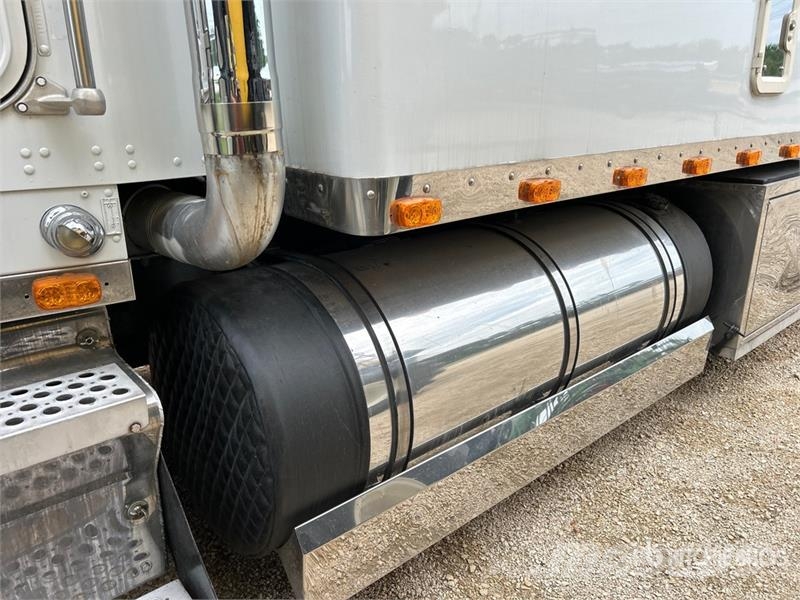 Kenworth W900L Naudoti vilkikai