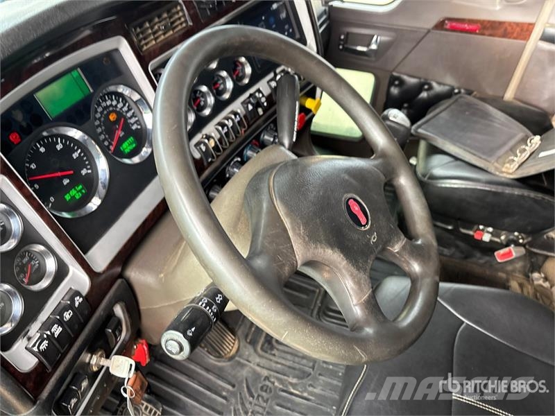 Kenworth W900L Vetopöytäautot