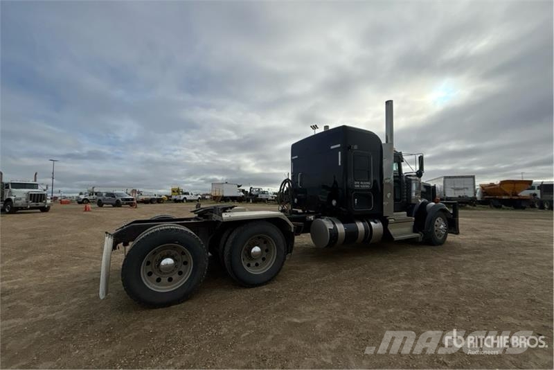 Kenworth W900L Vetopöytäautot