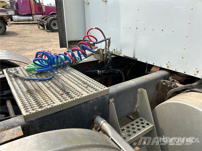 Kenworth W900L Vetopöytäautot