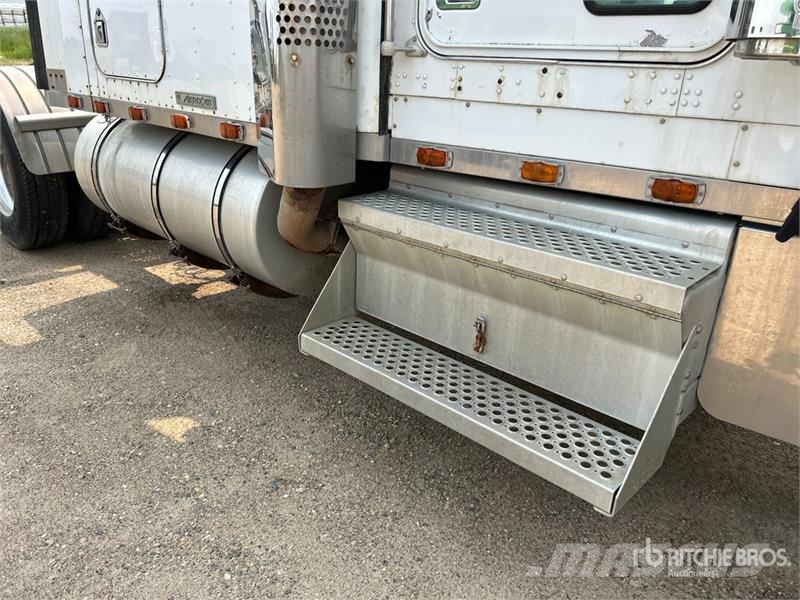 Kenworth W900L Vetopöytäautot