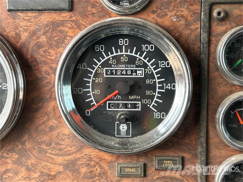 Kenworth W900L Vetopöytäautot
