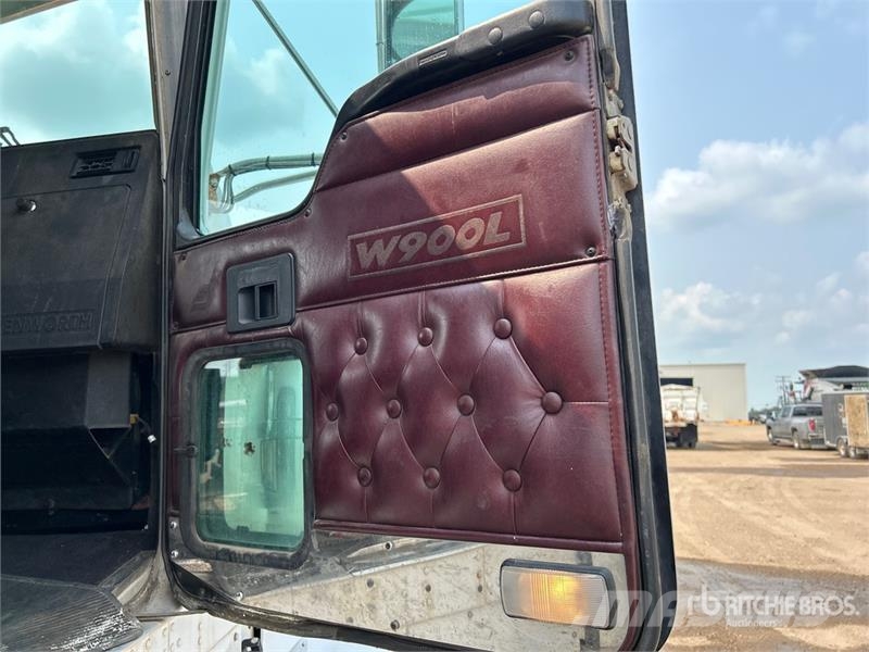 Kenworth W900L Vetopöytäautot