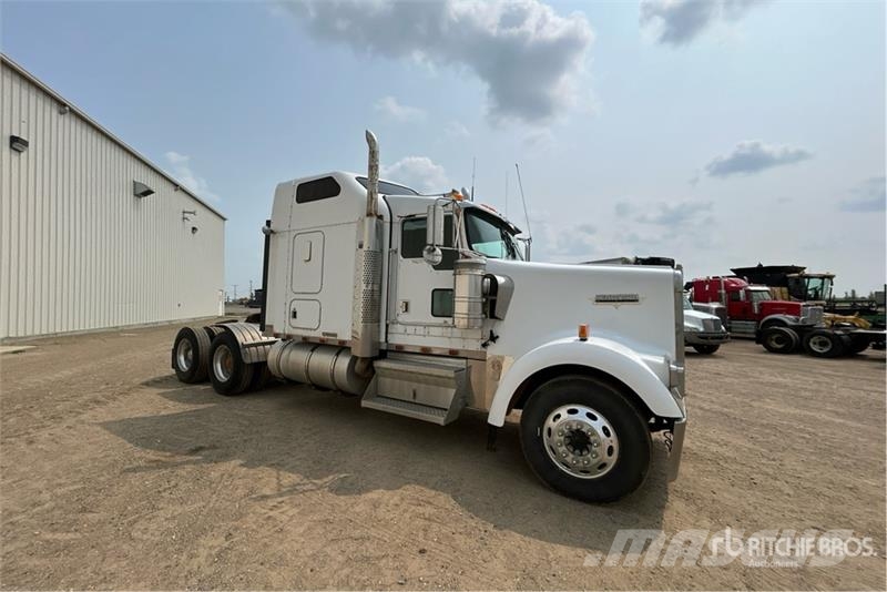 Kenworth W900L Vetopöytäautot