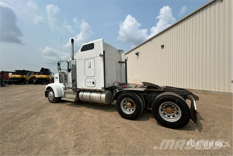 Kenworth W900L Vetopöytäautot