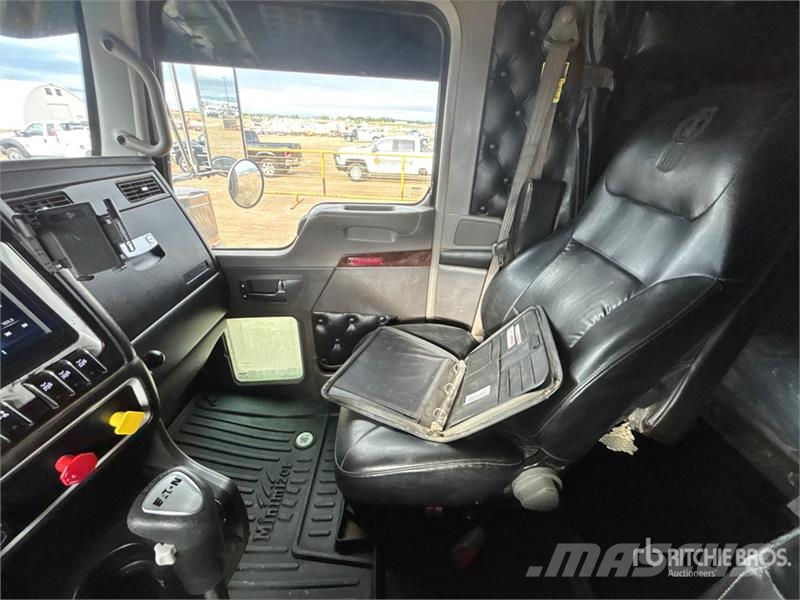 Kenworth W900L Vetopöytäautot