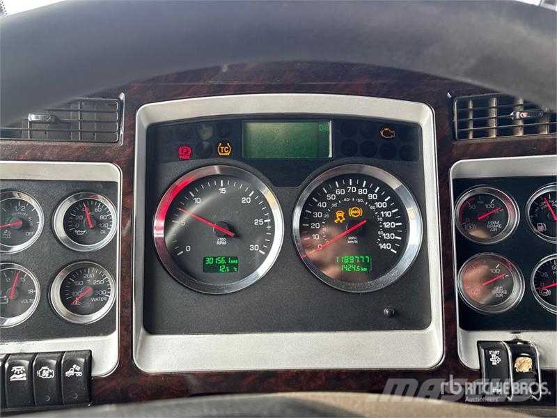 Kenworth W900L Vetopöytäautot