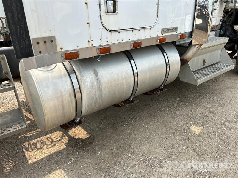 Kenworth W900L Vetopöytäautot