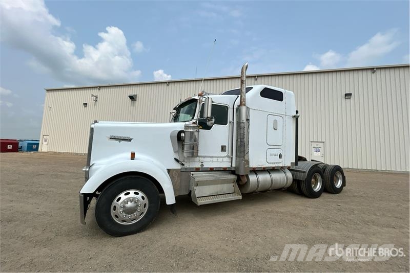 Kenworth W900L Vetopöytäautot
