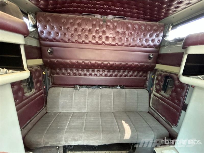 Kenworth W900L Vetopöytäautot