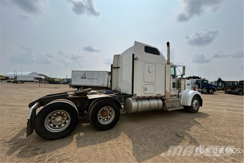 Kenworth W900L Vetopöytäautot
