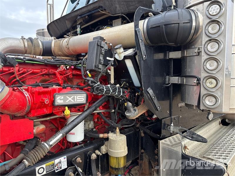 Kenworth W900L Vetopöytäautot