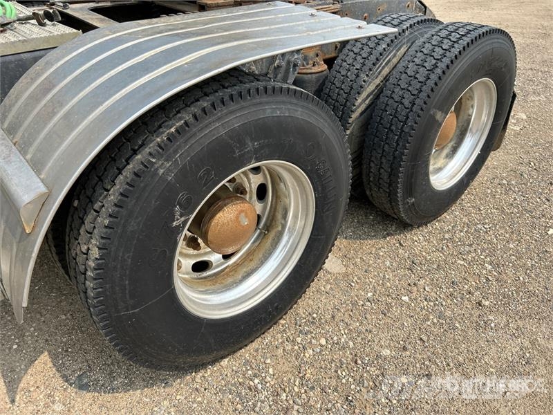 Kenworth W900L Vetopöytäautot