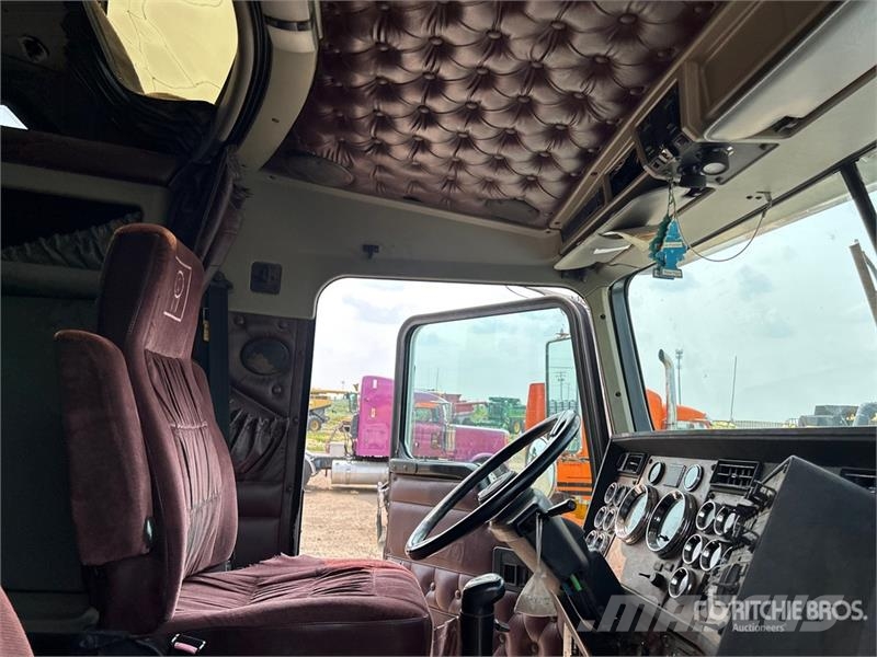 Kenworth W900L Vetopöytäautot