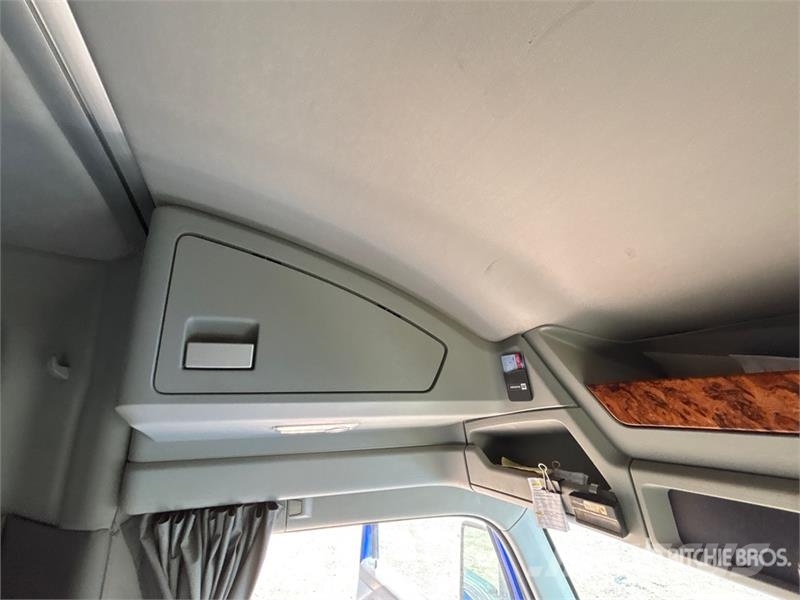Kenworth W990 6x4 Heavy Haul T/A Sleeper Truck Tractor 中古トラクターヘッド | トレーラーヘッド