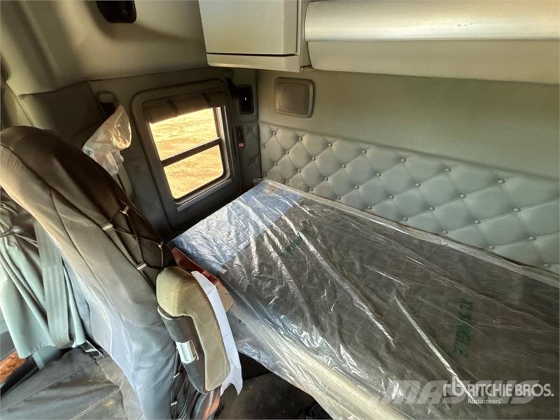 Kenworth W990 6x4 Heavy Haul T/A Sleeper Truck Tractor 中古トラクターヘッド | トレーラーヘッド