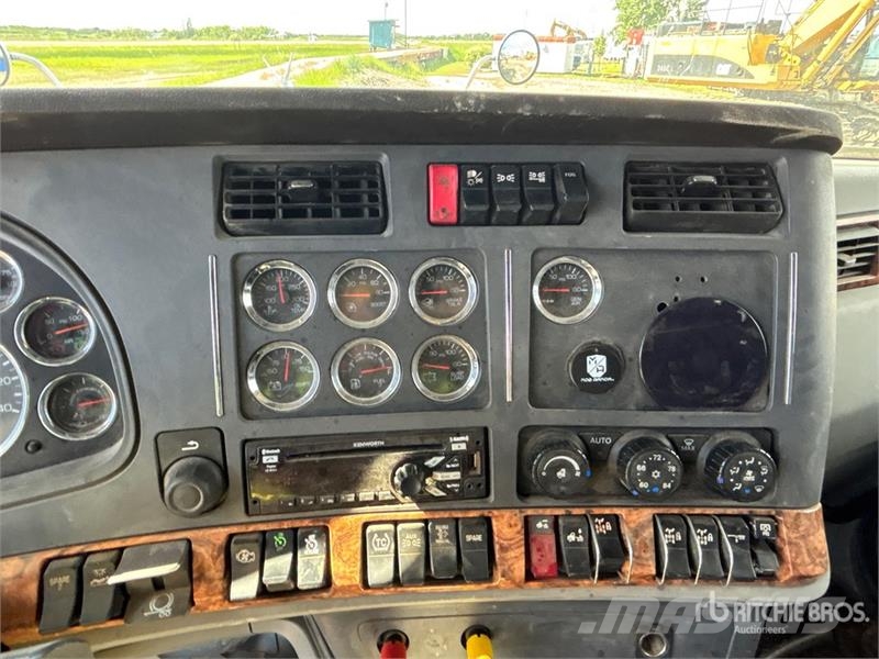 Kenworth W990 6x4 Heavy Haul T/A Sleeper Truck Tractor 中古トラクターヘッド | トレーラーヘッド