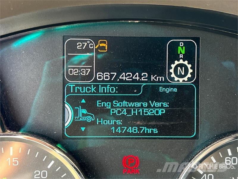 Kenworth W990 6x4 T/A Sleeper Truck Tractor Vetopöytäautot