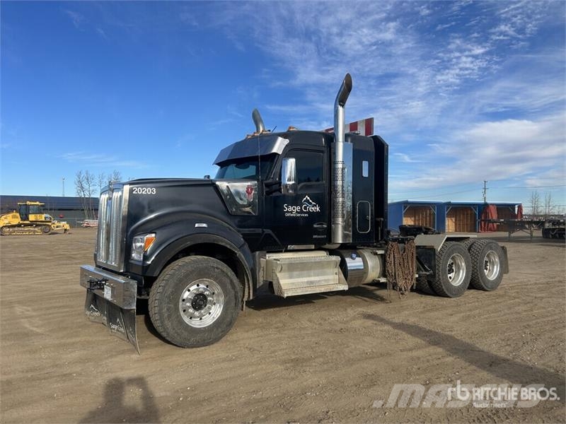 Kenworth W990 6x4 T/A Sleeper Truck Tractor 牵引车