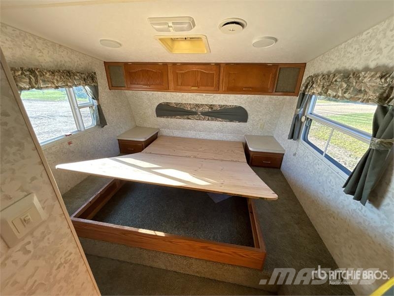Keystone 28 ft T/A Travel Trailer Other trailers