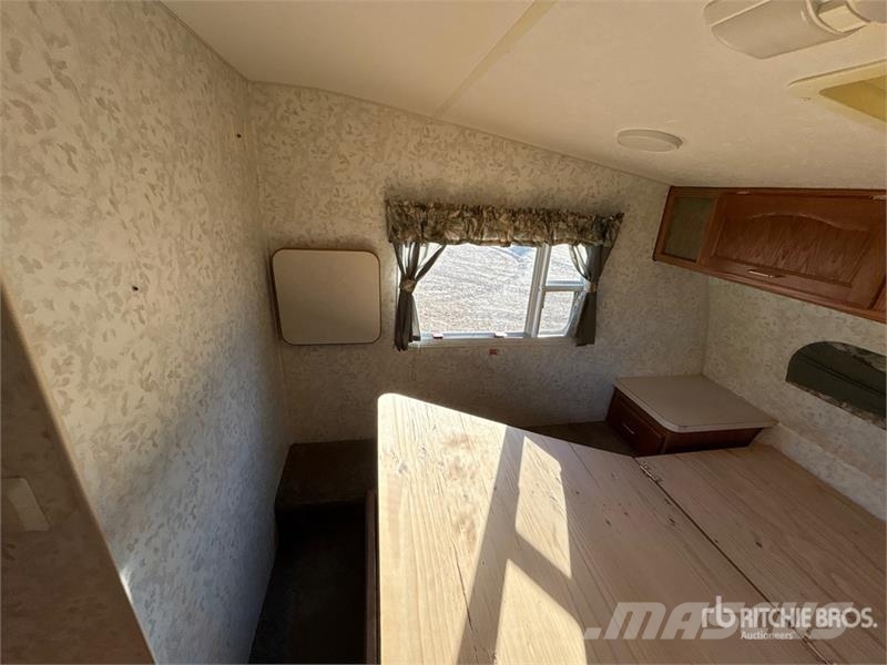 Keystone 28 ft T/A Travel Trailer Other trailers