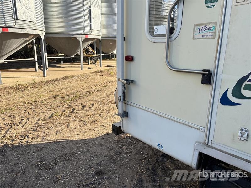 Keystone 28 ft T/A Travel Trailer Other trailers