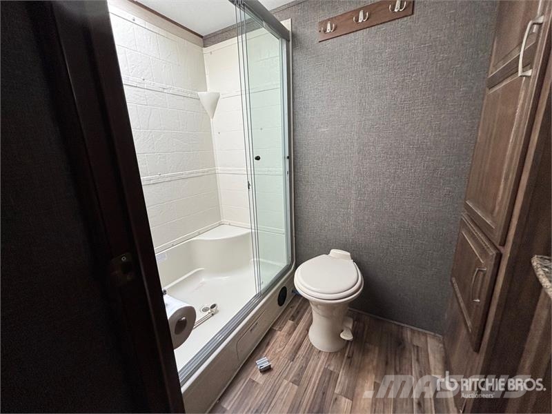 Keystone Cougar 26RBPR 26 ft T/A Travel Trailer Інші причепи