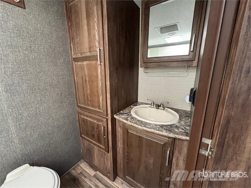 Keystone Cougar 26RBPR 26 ft T/A Travel Trailer Інші причепи