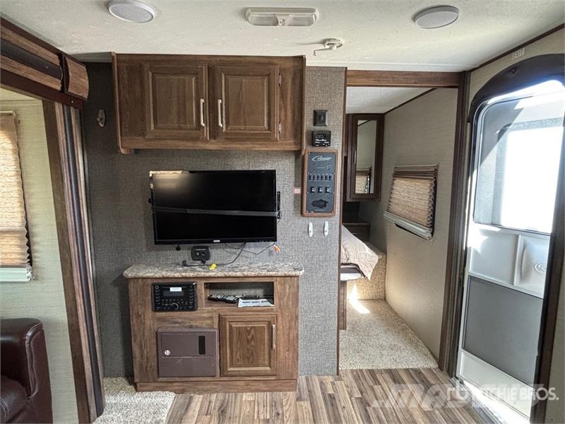 Keystone Cougar 26RBPR 26 ft T/A Travel Trailer Інші причепи