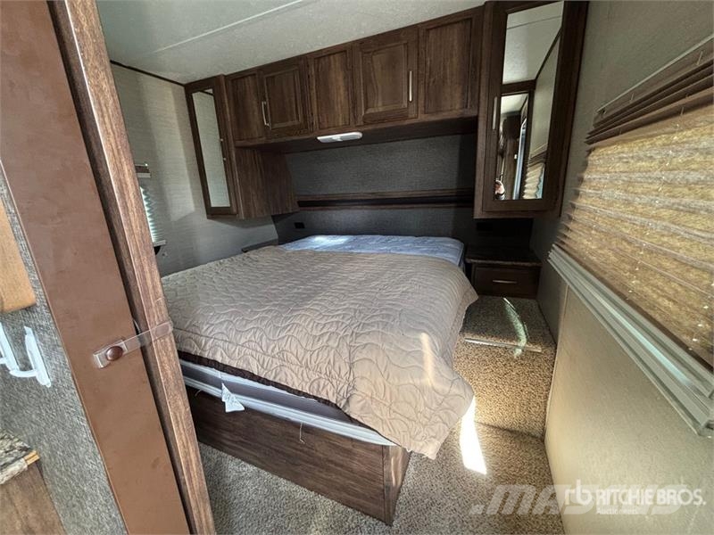 Keystone Cougar 26RBPR 26 ft T/A Travel Trailer Інші причепи