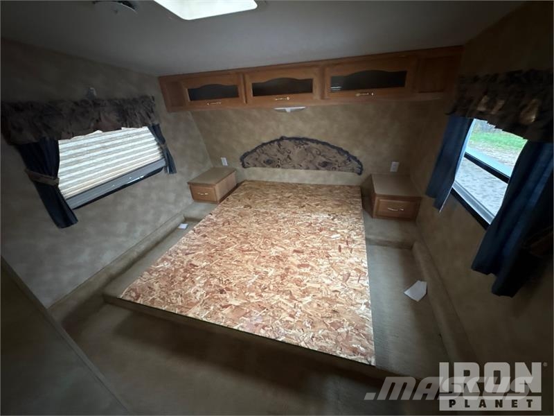Keystone Laredo 29 ft T/A Travel Trailer Andre hengere