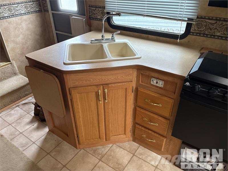 Keystone Laredo 29 ft T/A Travel Trailer Andre hengere