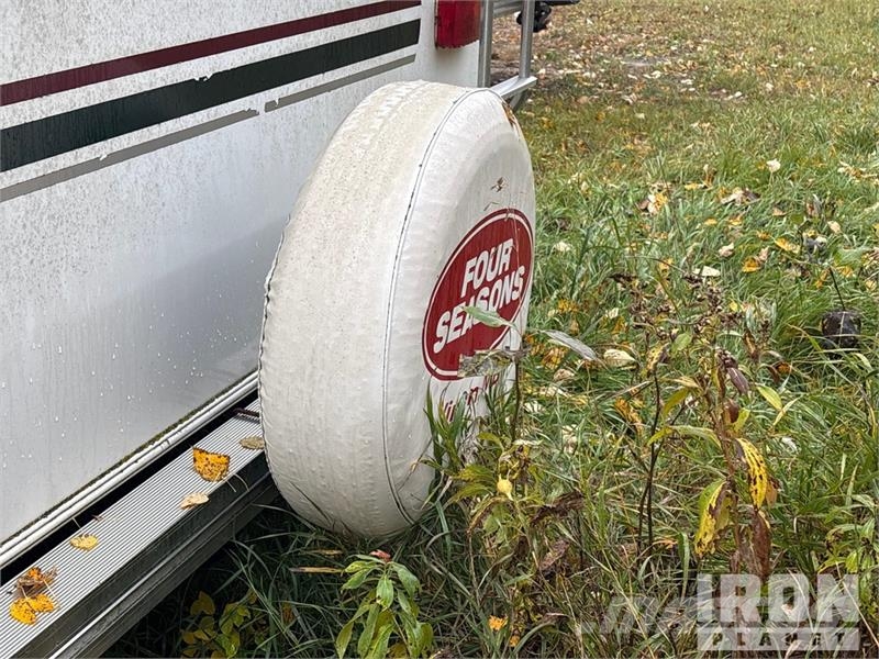 Keystone Laredo 29 ft T/A Travel Trailer Andre hengere