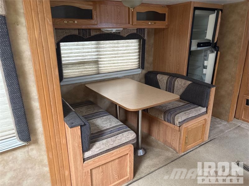 Keystone Laredo 29 ft T/A Travel Trailer Andre hengere