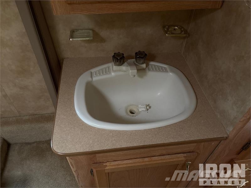 Keystone Laredo 29 ft T/A Travel Trailer Andre hengere
