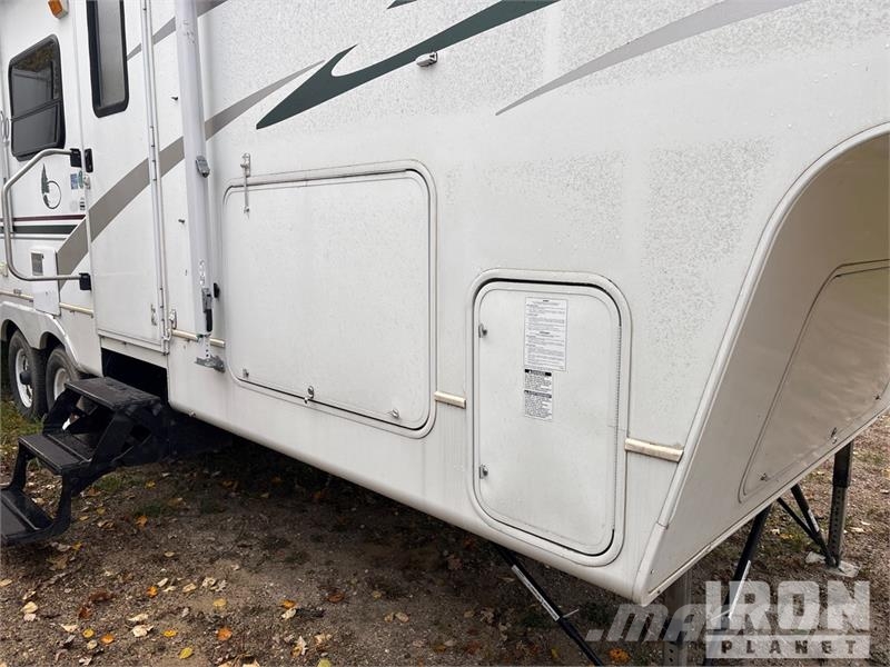 Keystone Laredo 29 ft T/A Travel Trailer Andre hengere