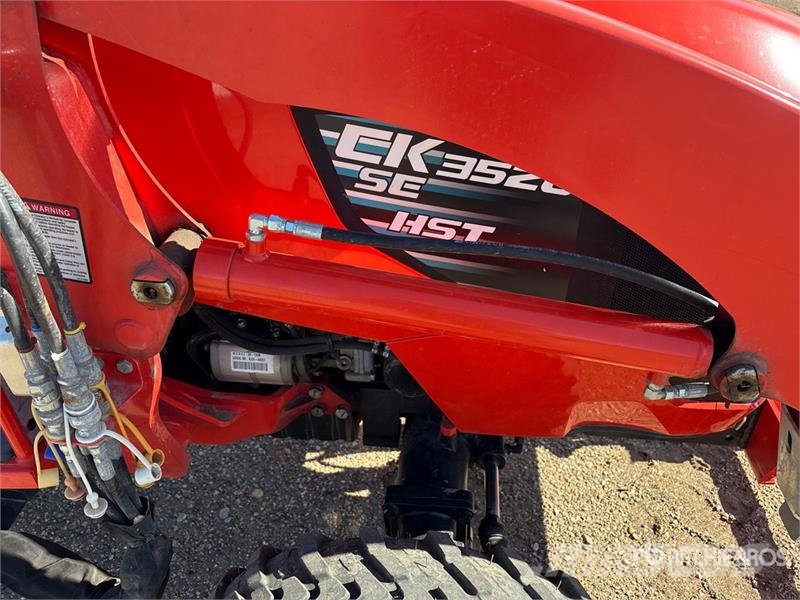 Kioti 3520 SE 4WD Utility Tractor Tractores compactos